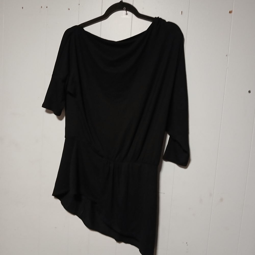 Boston proper brand ladies short sleeve high-low Pullover top. Size small